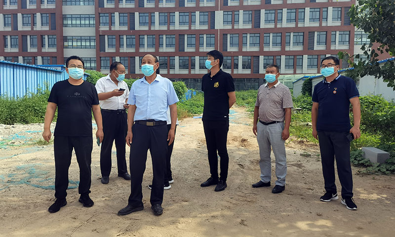 开云app最新官方入口下载苹果防汛工作组在东校区施工现场检查工作.jpg